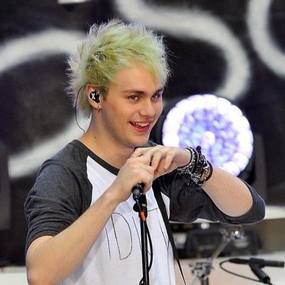 follow my main acc @xHemmohugs and @DM_Help_5SOS