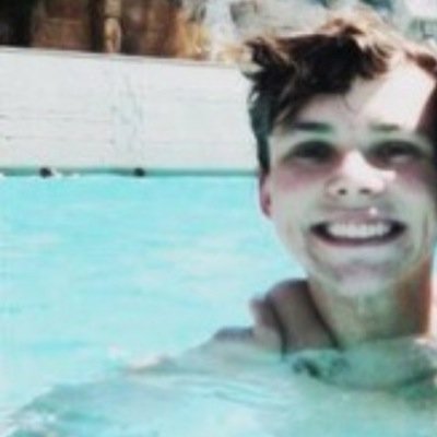 Follow @ashtonftlrh_ please? Tysm if you do already  ( ask for a dm to ashton if you want)