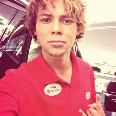 Hi, my names Ashley!
I work at Target!
Twin of Ashton!