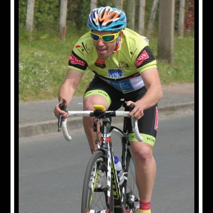 Informaticien et passionné de vélo !!