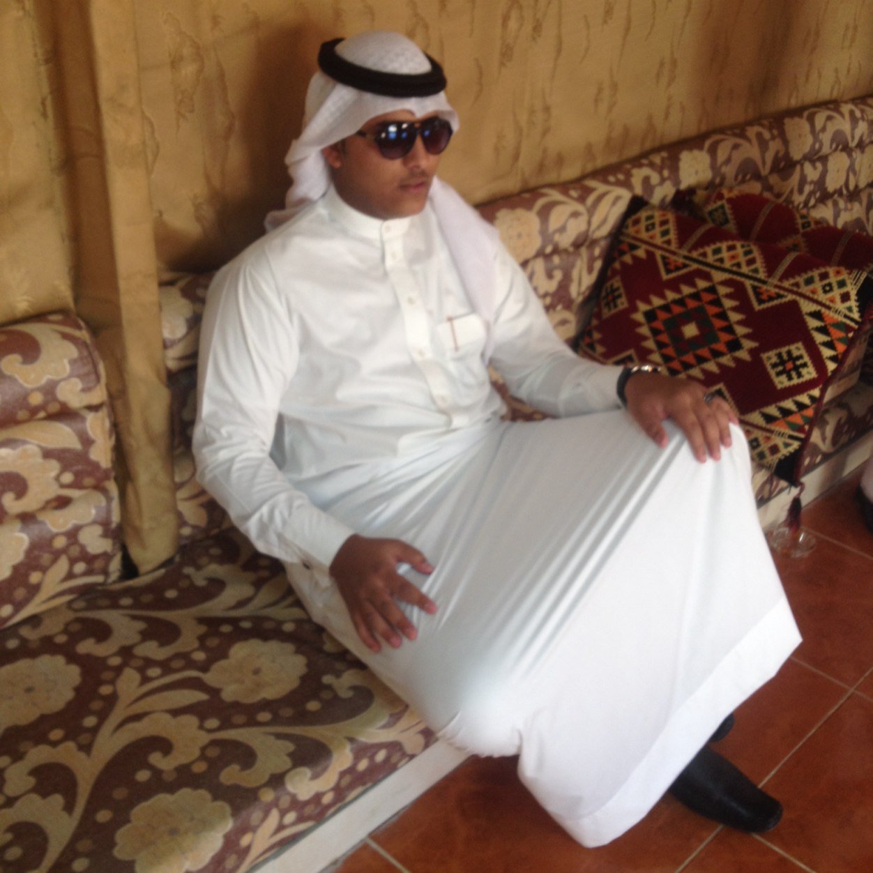 ؤإن گتبت عنَ آلحب وابدعت ونحت حرؤف آلغزل هنآ وهنآگ تبقى حروفا فقٓط وليسٌ وآقعا اعيشـهّ لاتخدعگم كتاباتي وحيد وليس لي حبيب..! سكاكا الجوف..