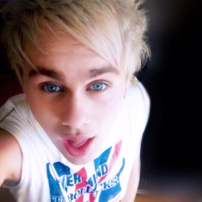 i gave you a free follow bc ily and i was able to find you, so your fav is able to find you too. xx Follow @LizK304 (she draws)