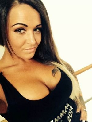 Bi girl. KIK...ladies ask. @CurvyNymph is my girl  ♡♥♡ TATTS n TITS♡♥♡