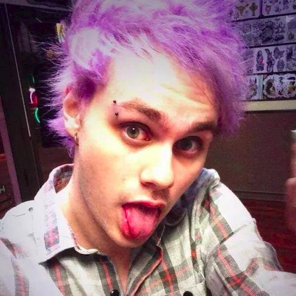 LOVE 5SOS. Follow me :3