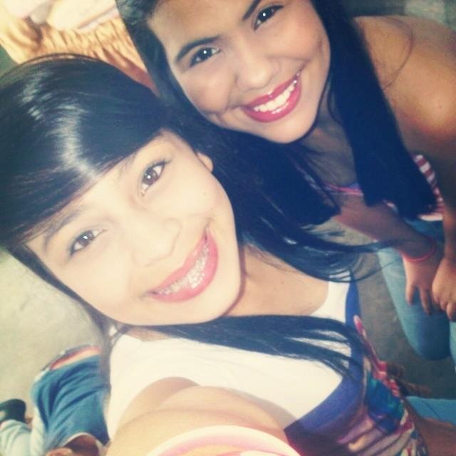 soy belieber's directioner revel's me gusta la music ,me gusta el futbol, soy una niña linda        (LDP )