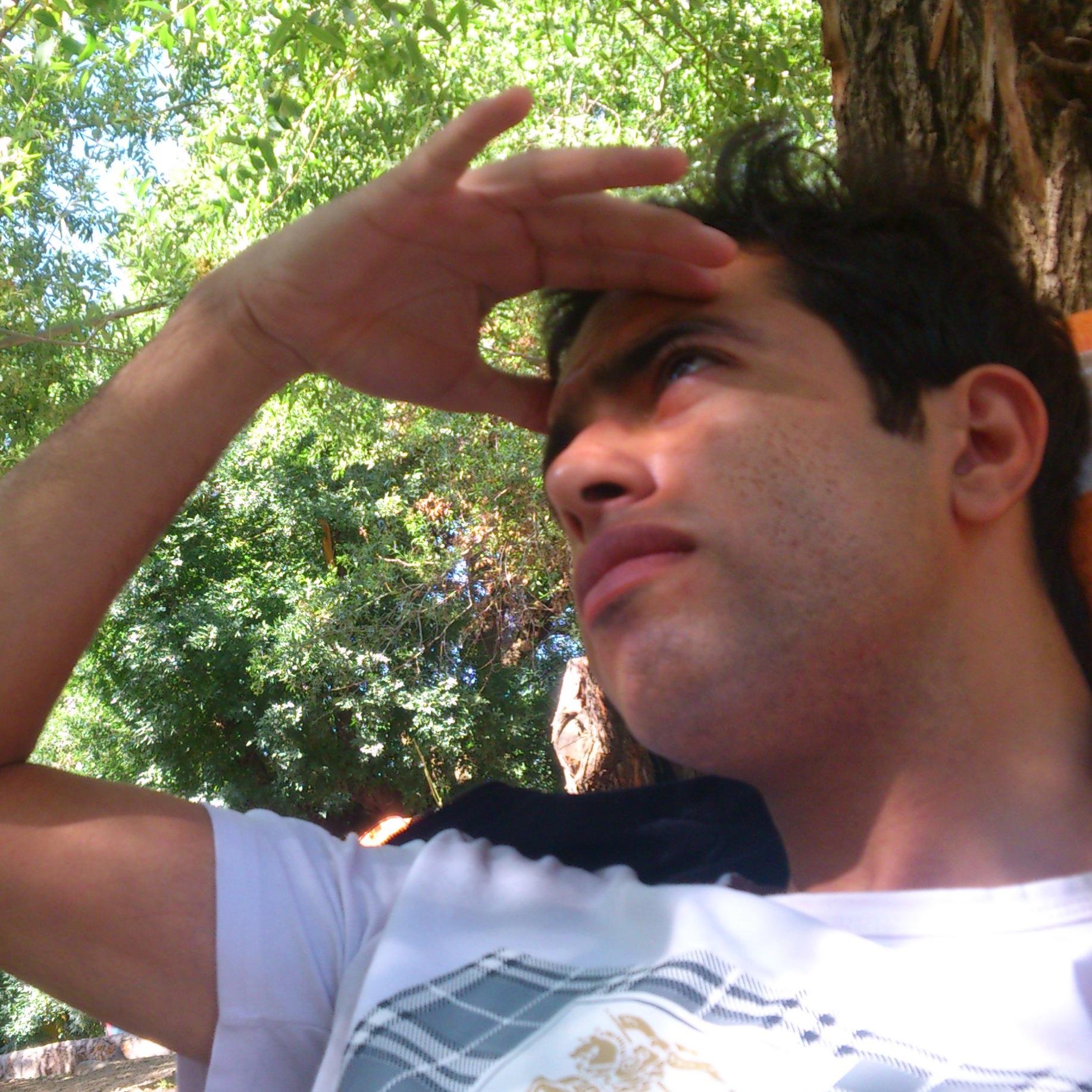 moc3n's profile picture. Single