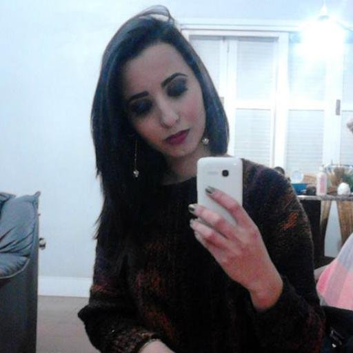 Justifique sua existência. Não peça nada, mereça tudo. Esteja,não seja. Morra de amor, Viva, antes de morrer.