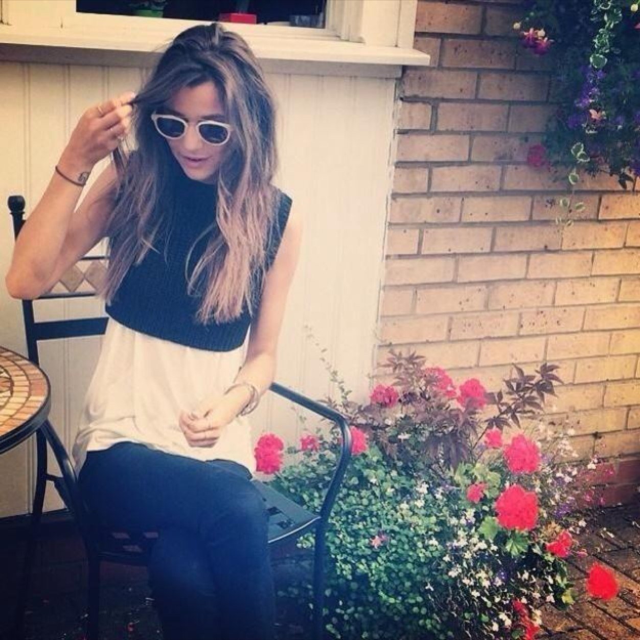 just two girls who love louisandeleanor