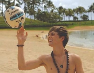 Some-what singer, drummer of R5, father, and husband of that sexy keyboardist. I'm grateful for our little infinity, @Rydellyicecream. {Married/RP}
