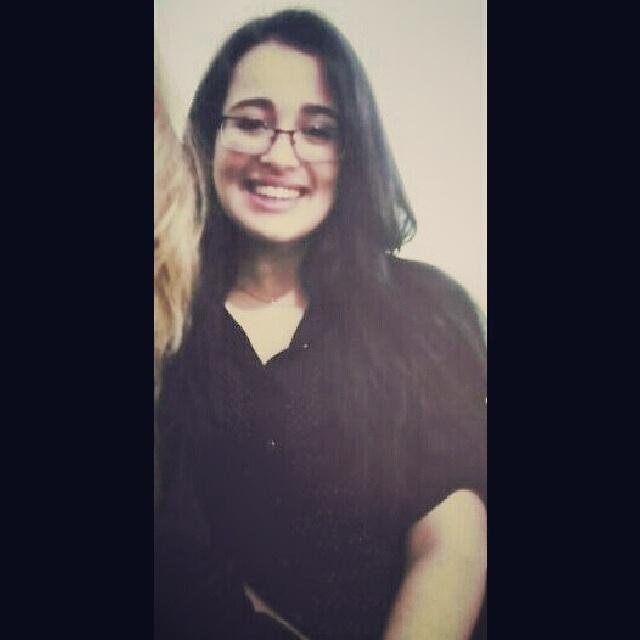 - (...) livre pra poder sorrir, sim livre pra poder buscar o meu lugar ao sol ♪♫ ♪♫