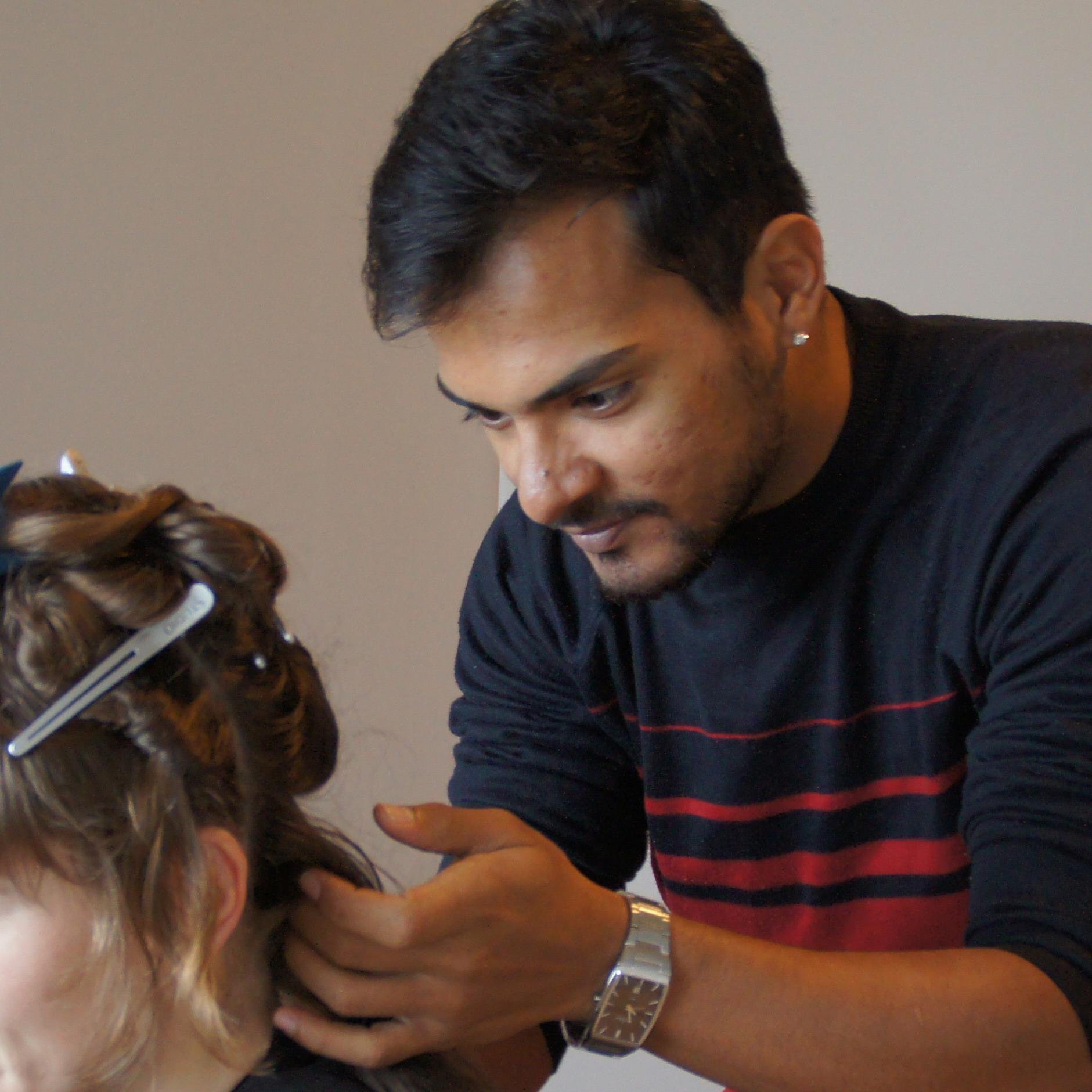 RicksonFaria's profile picture. Carioca, cantor, cabeleireiro, maquiador e aquariano
22 anos
''como um movimento de estrelas, simetria dinamica em mente.''