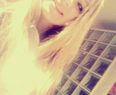 Llega un momento en el que no necesitas ni al más guapo ni al más bueno, solo alguien que te haga feliz y al que hagas feliz. 11

insta; marti_11