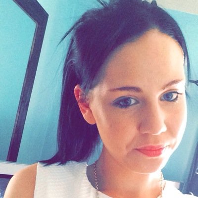 19 from Essex! Love beauty and nails  clubbing and my girls live laught love xx