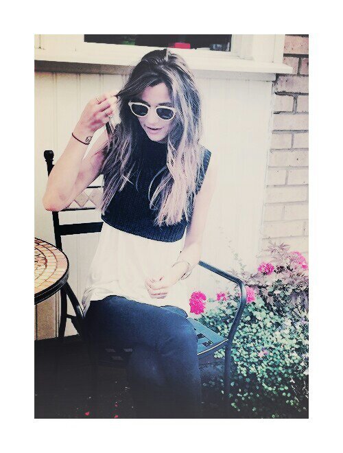I support Elounor, Zerrie, Sophiam & Danielle ♥ | Louis is my sunshine☀| Some news and photos ♡ | I'll follow you back x. | be nice to everyone.