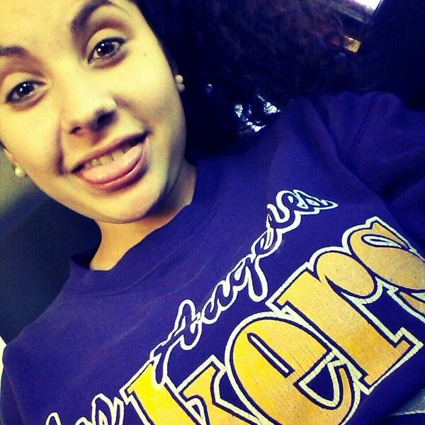 belieber81113's profile picture. La sonrisa es el único virus que no hace daño al alma.