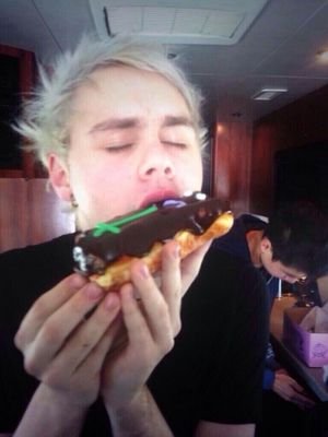 Free follow from @Ape_Feels follow that account not this one you'll get a follow back ilysm