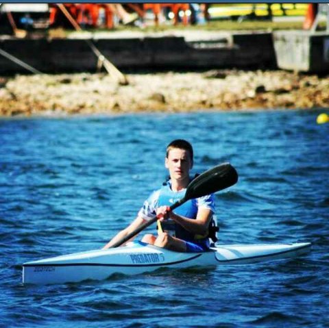 Piragüista del Club Piragüismo Portonovo 8 Gallego e 3 gallego en k2 con Leo Leiro