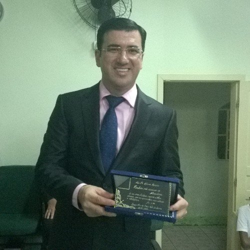 Pastor, professor teologia, pregador do evangelho.