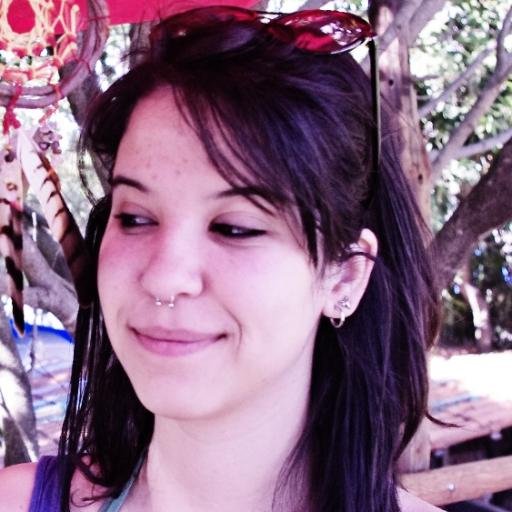 Too weird to live, too rare to die. 
Genuinamente sagitariana, com os pés em Brasília e a cabeça no resto do mundo