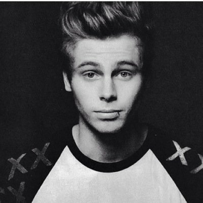 Lol your not Ashton Irwin...gtfo