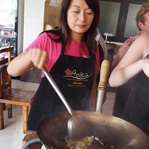 myfoodtrail's profile picture. Loves eating. Enjoys baking & cooking. Hates washing up. Follow my food adventures. @my_foodtrail on Instagram