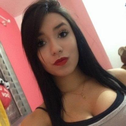 18 anos , virginiana gosto de cantar nas horas vagas e cantar de novo.