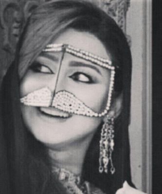 ‏‏‏‏‏بنت البدو حلوه و مضرب امثال
و بنت الحضر ذربه و لا هي رديه و أنا  ريمكس و الغنج قتال
كشخة حضر و الطبوع بدويه !