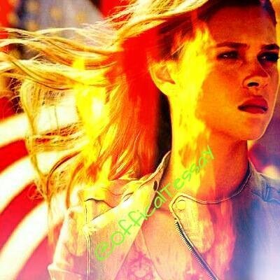 Daughter of inventor Cade Yeager...everything changed when we found a transformer. ~Dad, you can't keep spending money on junk~ #Single #AOERP