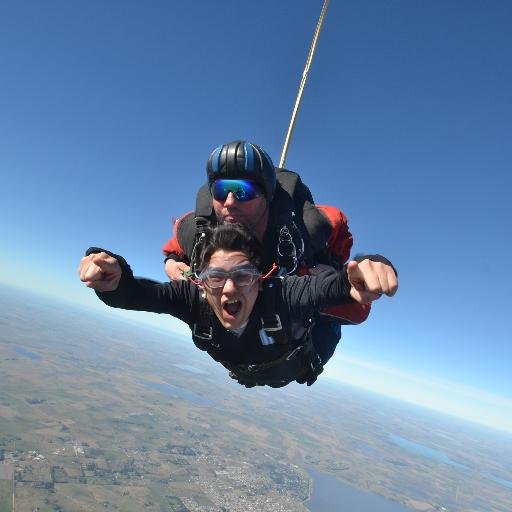 Leogimenez_g's profile picture. Editor // Locutor // Hincha de Racing Club de Avellaneda