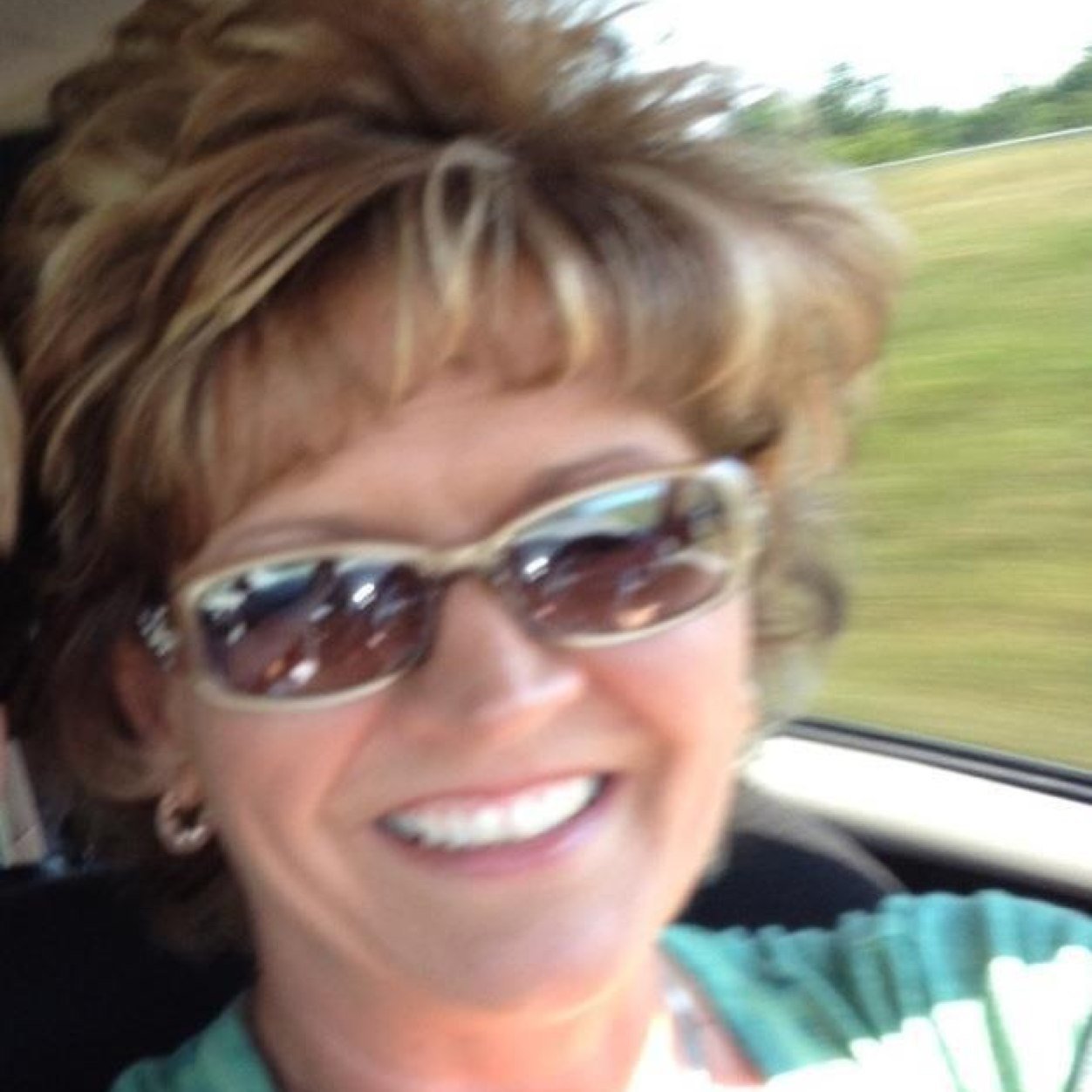 lizsflowers's profile picture. Empowering vulnerable teen girls through trauma-informed yoga, mindfulness, ​and art therapy to build resilience, self-respect and self-awareness.