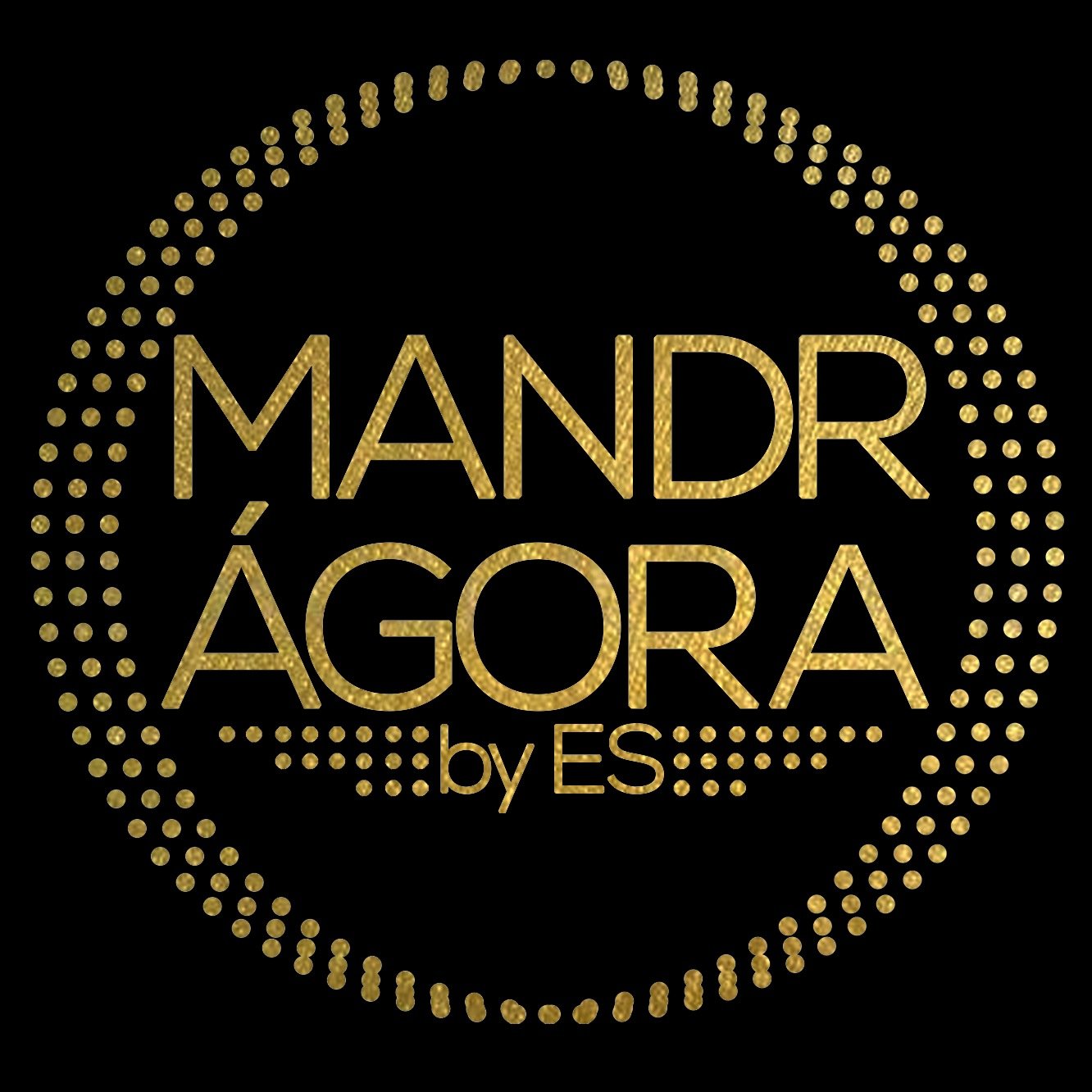 Símbolo de prosperidad, espiritualidad, atracción y seducción nos inspira para combinar estos elementos con la etérea elegancia y vanguardia de la mujer actual.