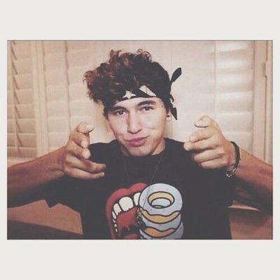 FAVORITEO2l's profile picture. 