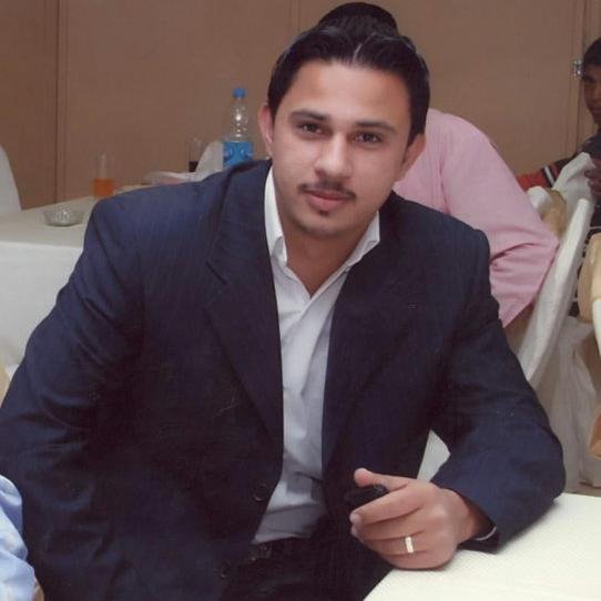 الكُتّٓاب يقولون ما لا يفعلون لكن لا يقولون مالا يشعرون الكاتب بما لا يشعر مهرج ...

7F02F456