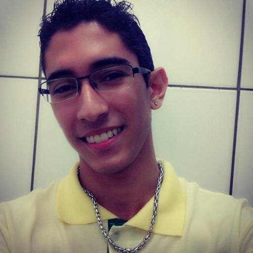 Eu nasci pobre, mas não nasci otário
Eu é que não caio no conto do vigário
Tenho fé em Deus pra resolver qualquer parada
Chega com respeito na minha quebrada