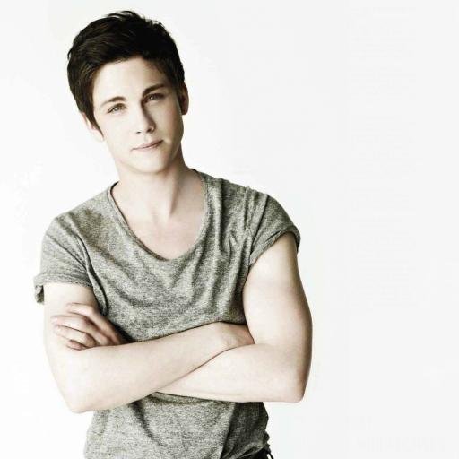 I Love LoganLerman so much!  I follow back avid lermaniacs/lermanizers ;D