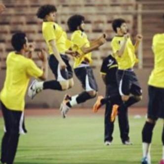 لاتُحادثني بناء على اسمُ عائلتيّ ، موطنيّ ولونيَ والجد العاشر الذيّ اجهله ، ومذهبيَ و اي توجّه اعتنق حادثّ انسانيتي ان كنتُ انساناً لتفهم م اعنيه .