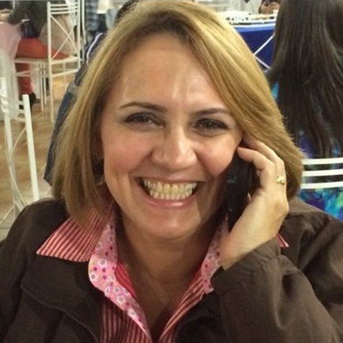 Arquiteta, convertida ao Senhor Jesus Cristo, apaixonada pelo chamado...casada com Nei, mãe de Dandara, Lucas e Sara e ainda, de uma multidão de mulheres. Agora