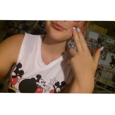 I love video games, scary moves, one direction, 5sos, o2l,  the 1975, and FOOD  ❤bitches love me❤ kik:niallsgirl8  snap:kendall.j31 Instagram-kendall.j31