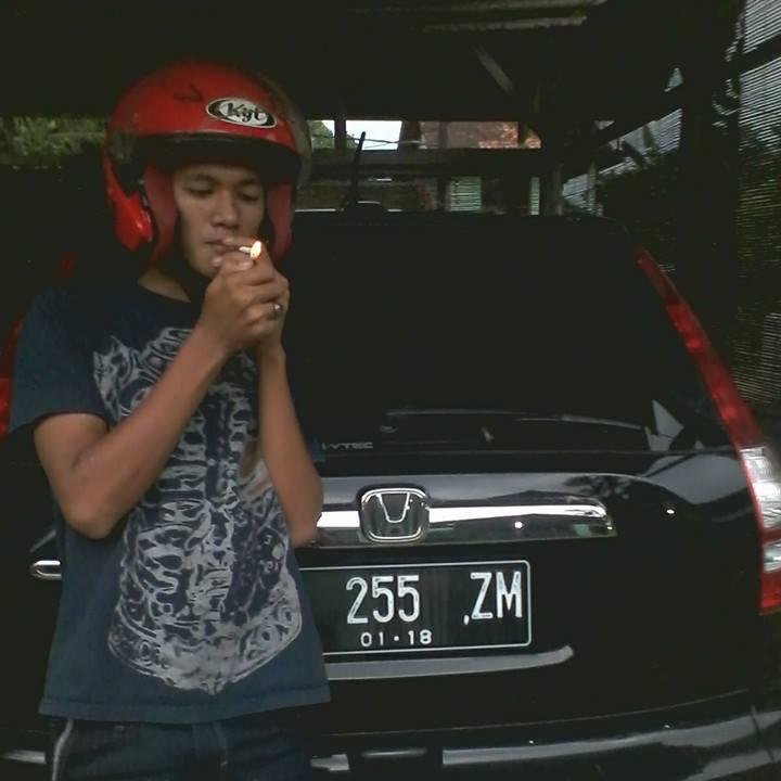hidup jangan di buat susah,tapi di nikmati dengan santai,jangan terlalu serius ntar cepet tua....