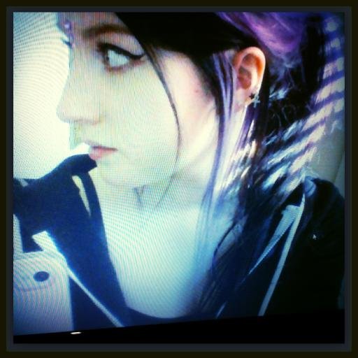 Alice in Chains. Batman, LOTR, fairies, fantasy stuff, cats, poetry, and long nails †