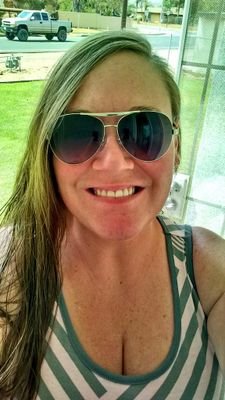 Student, knitter, beer snob, music lover and usually pretty optimistic nerd girl.