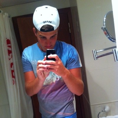 * Friends * music * football * familly *

Snap: istefanl