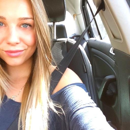 zoiealiado's profile picture. Los Angeles, CA