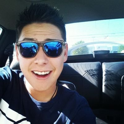 hmm I play guitar I love cars! I smile a lot and the Internet is my life! Ctfxc ftw! snap chat me @littlemanvin