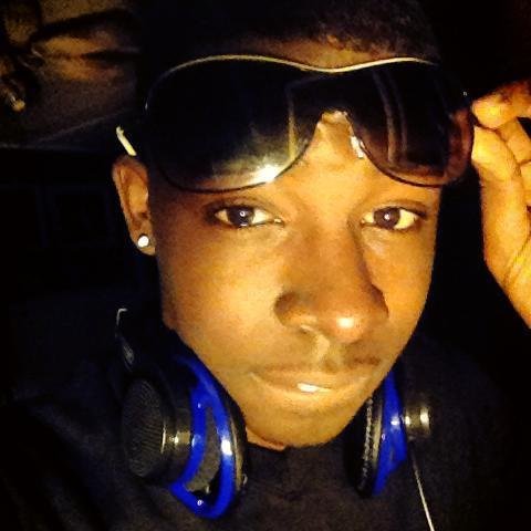 Try to check me nd ima leave yo check blank just a  young paid niqqa, Like I'm stealing from dhu bank