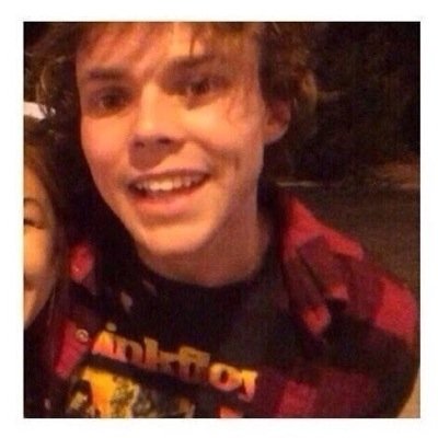 Follow @bigcockirwin please :) x