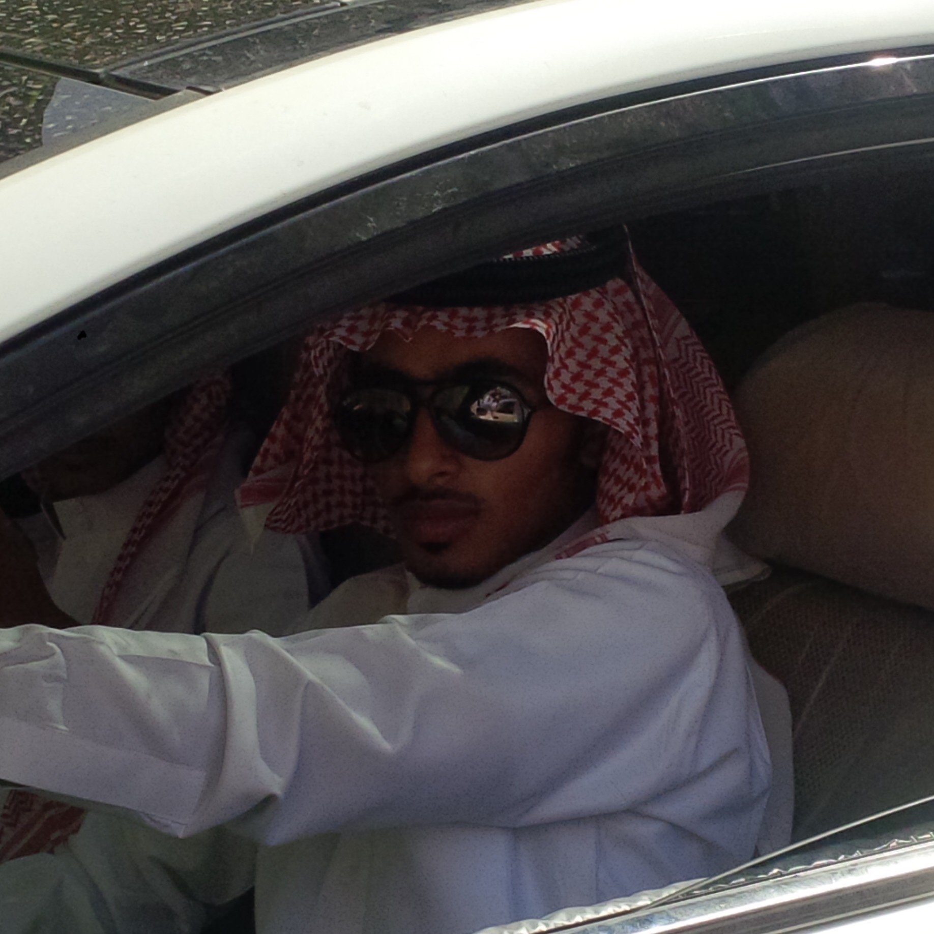 قالو ليش راسك مرفوع وعينك قويه لاانت ولد وزير ولا ولد رئيس جمهوريه قلت العفو ياناس كل القصه عروقي جنوبيه