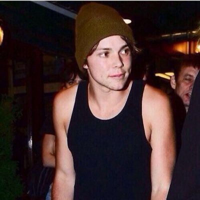 follow @spellbindluke and @5sosdayupdate