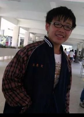 Hello, my name is Wayne.
16 years old.
I am from Taiwan.
I love traveling.LINE/Facebook