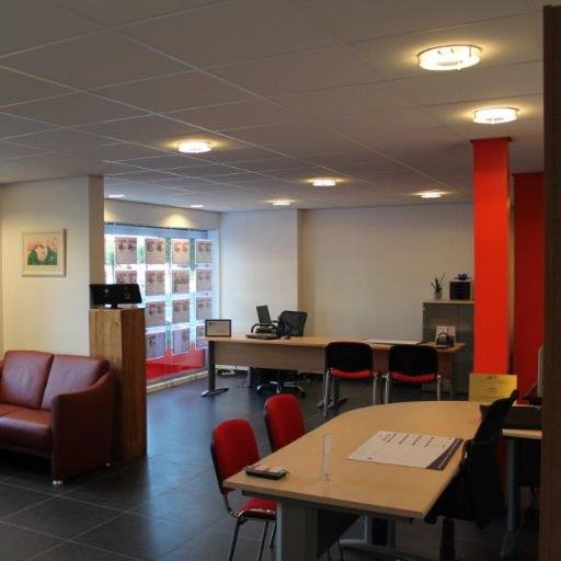 Al meer dan 20 jaar de vastgoedmakelaar van vertrouwen in Zele en omgeving. Volg hier op Twitter ons actueel aanbod te koop en te huur. 
telefoon: 052 44 46 58
